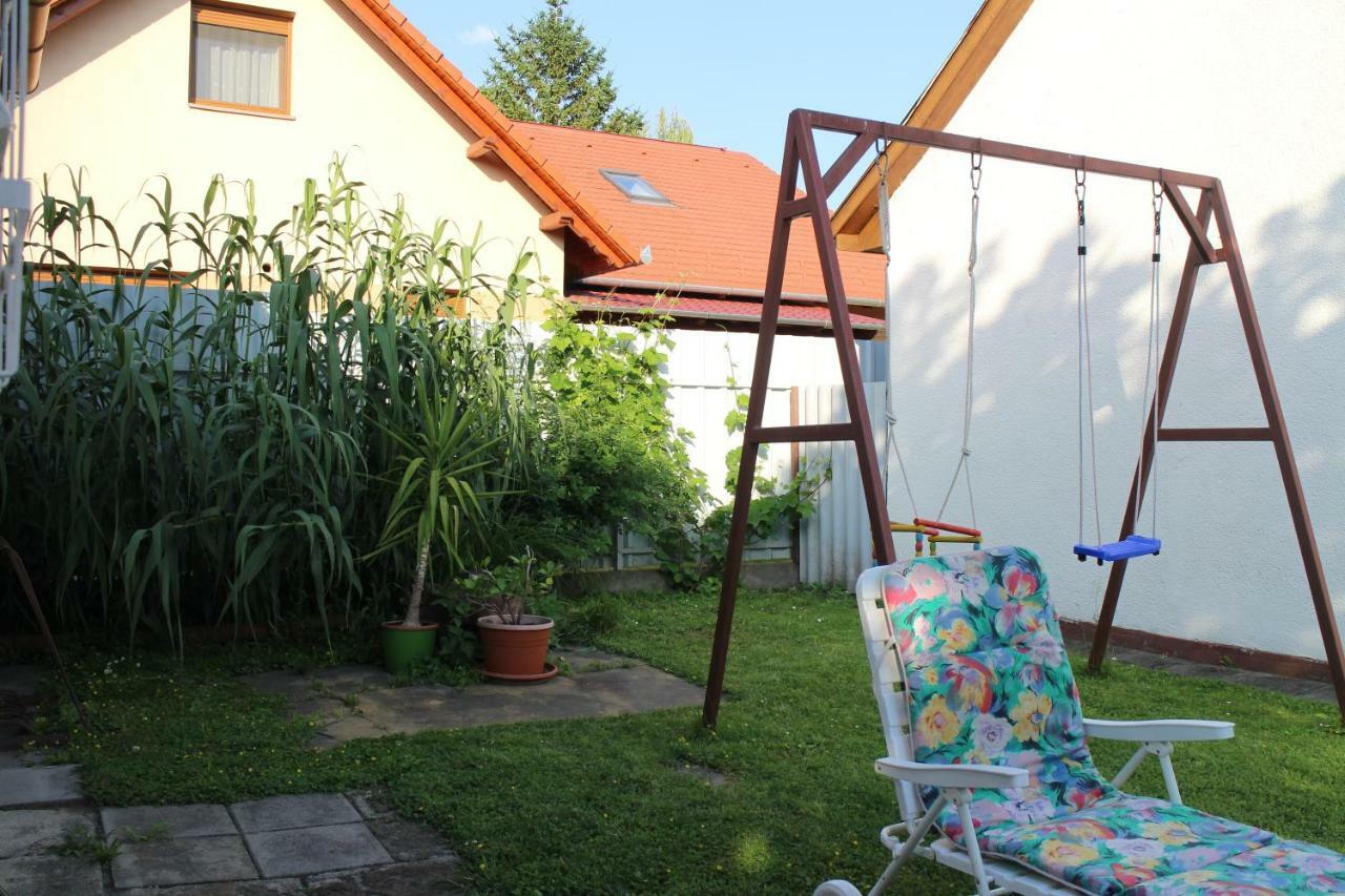 Evelin Nyaralóház Siófok Exterior foto