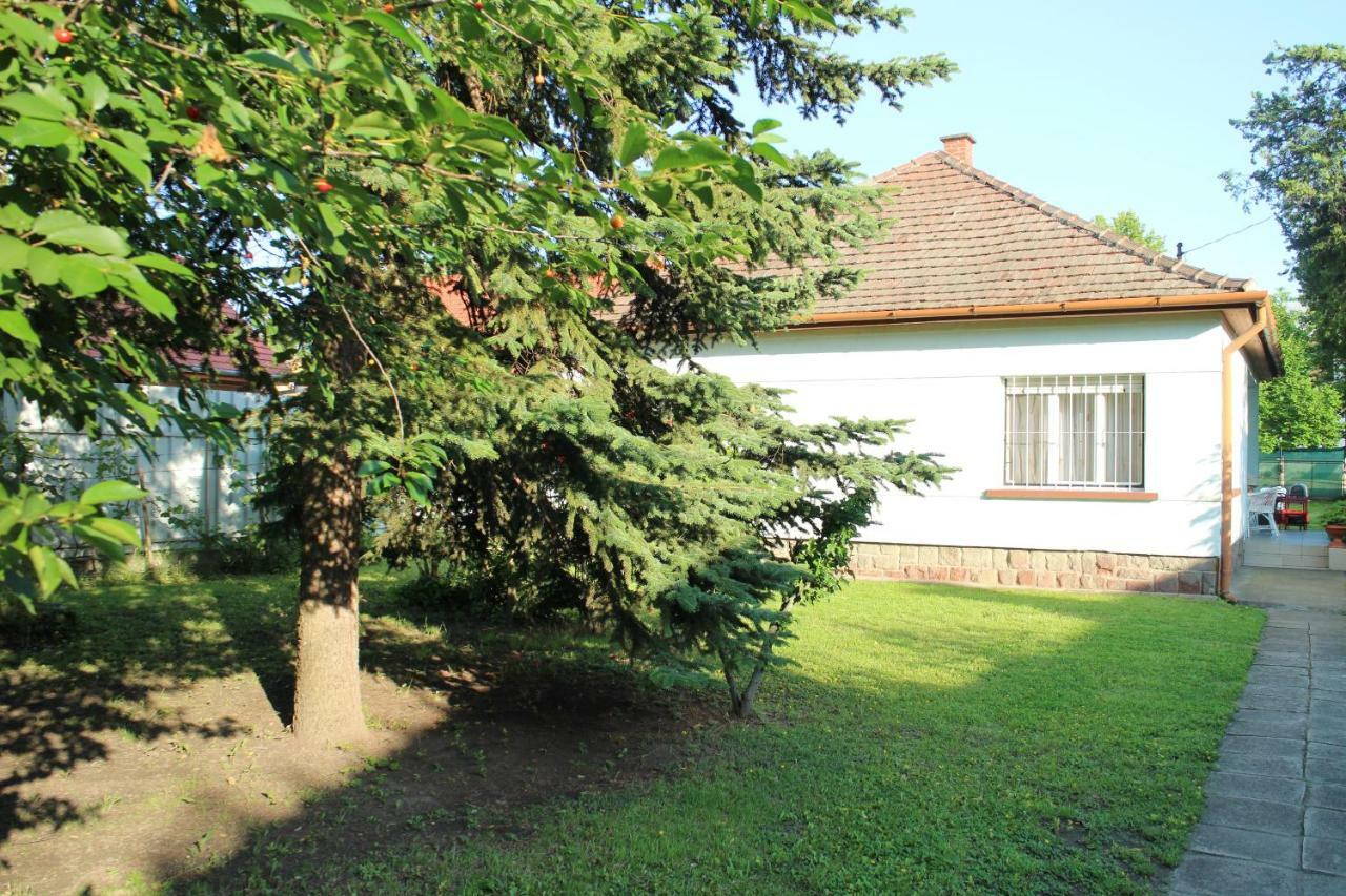 Evelin Nyaralóház Siófok Exterior foto